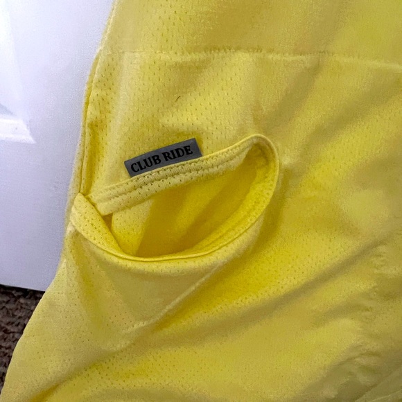 Club Ride yellow cycling jersey with front zipper back pockets short sleeve - Picture 3 of 4